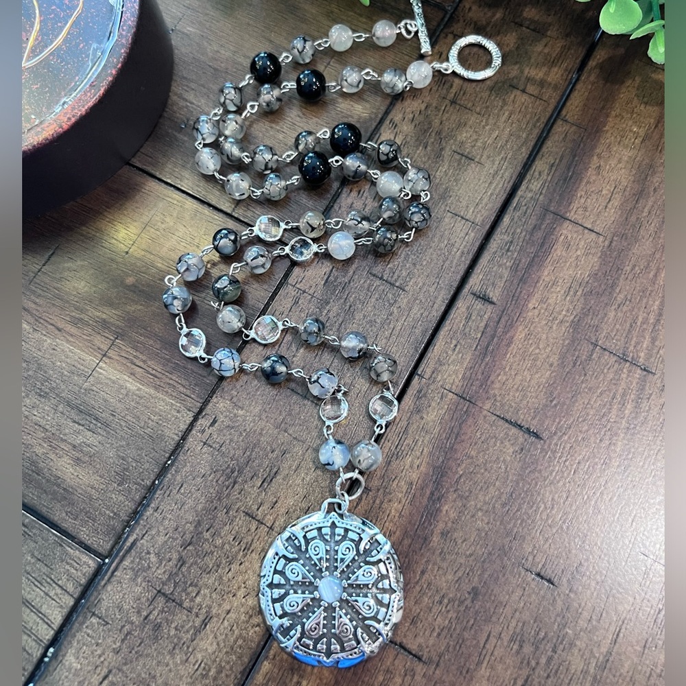 NWOT - Black Dragon Vein Necklace with matching earrings - Picture 4 of 9